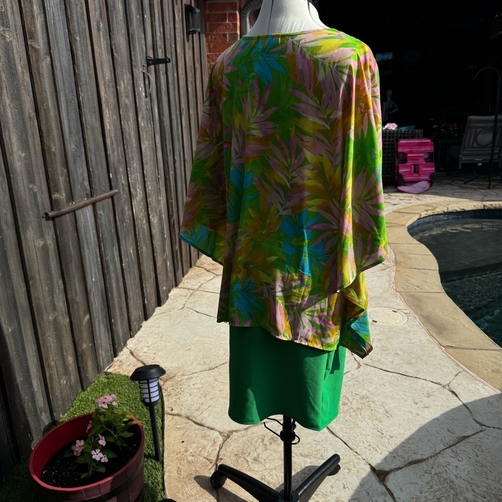 Belle by Kim Gravel Woven Aloha Top in Hawaiian Palms Medium - Picture 8 of 12